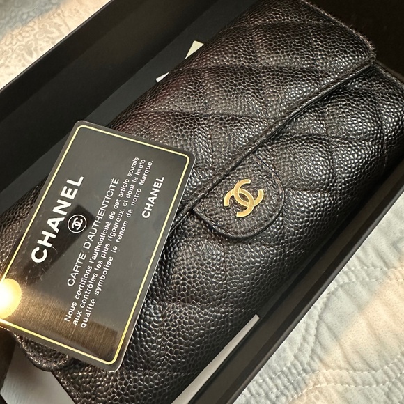 Authentic CHANEL long wallet - Picture 1 of 6